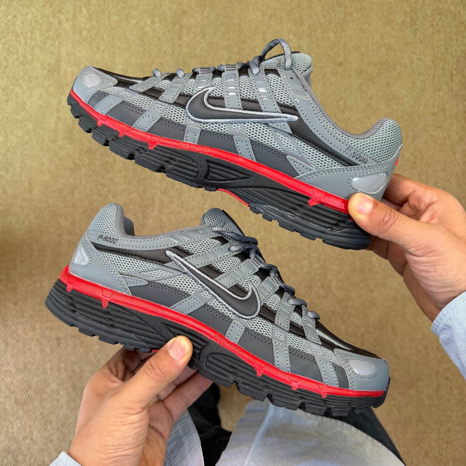 Nike P-6000 – Cool Grey / University Red / Anthracite