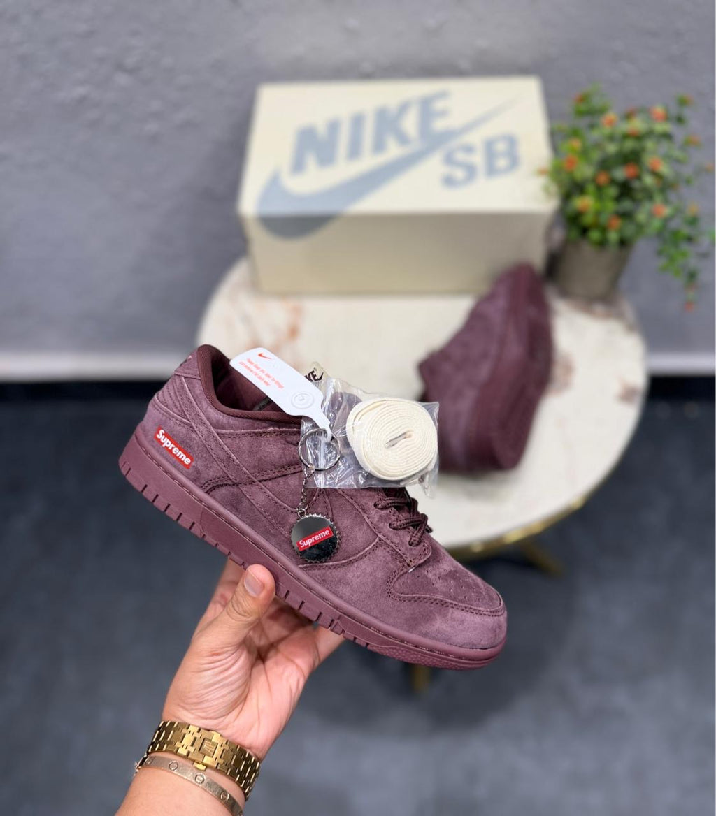 Supreme x Nike SB Dunk Low