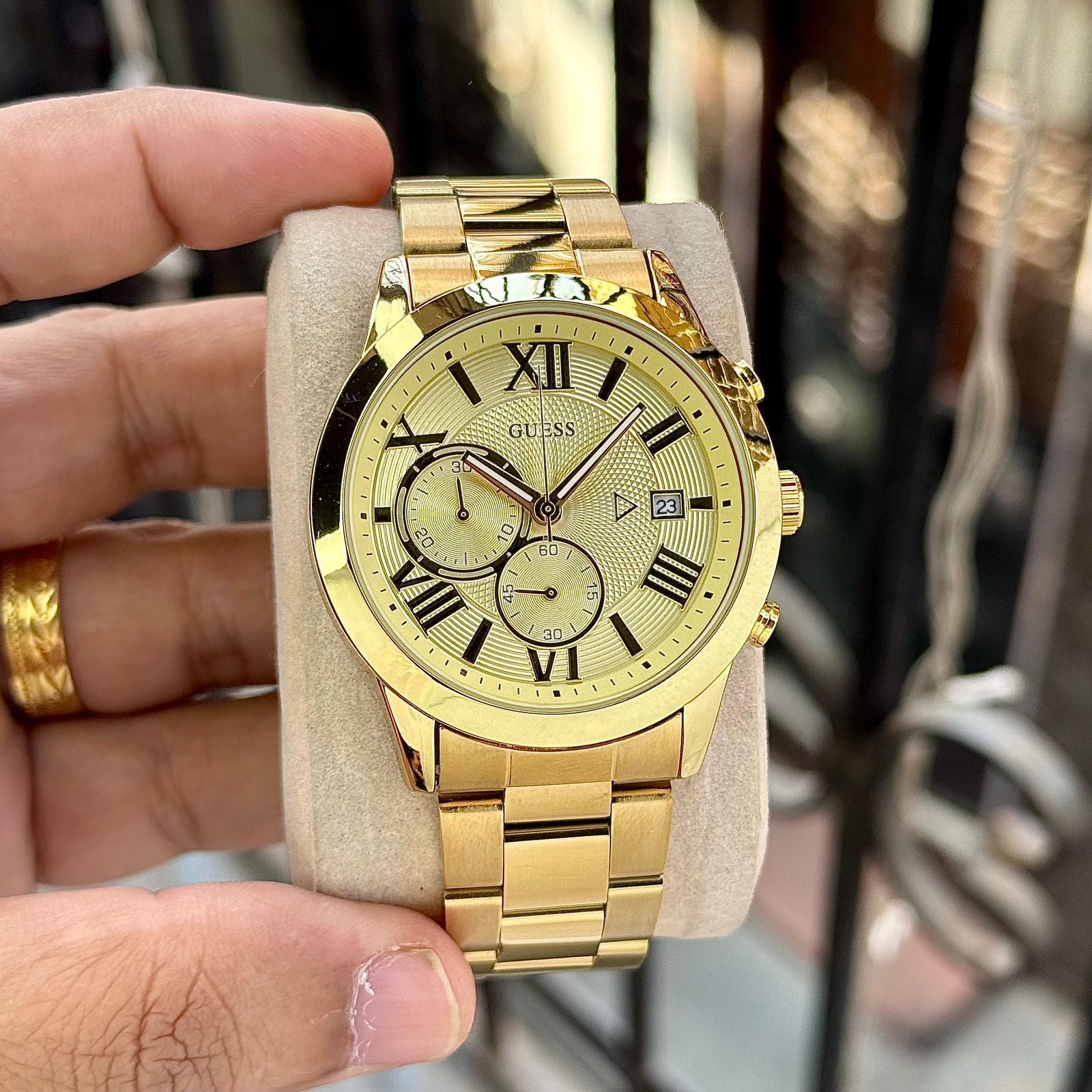 GUESS GUNMETAL CHRONOGRAPH – BOLD URBAN STATEMENT