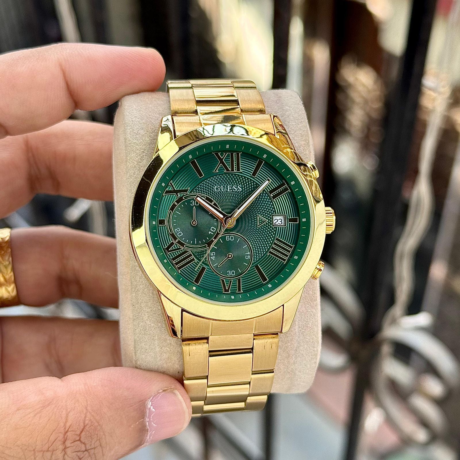 GUESS GUNMETAL CHRONOGRAPH – BOLD URBAN STATEMENT