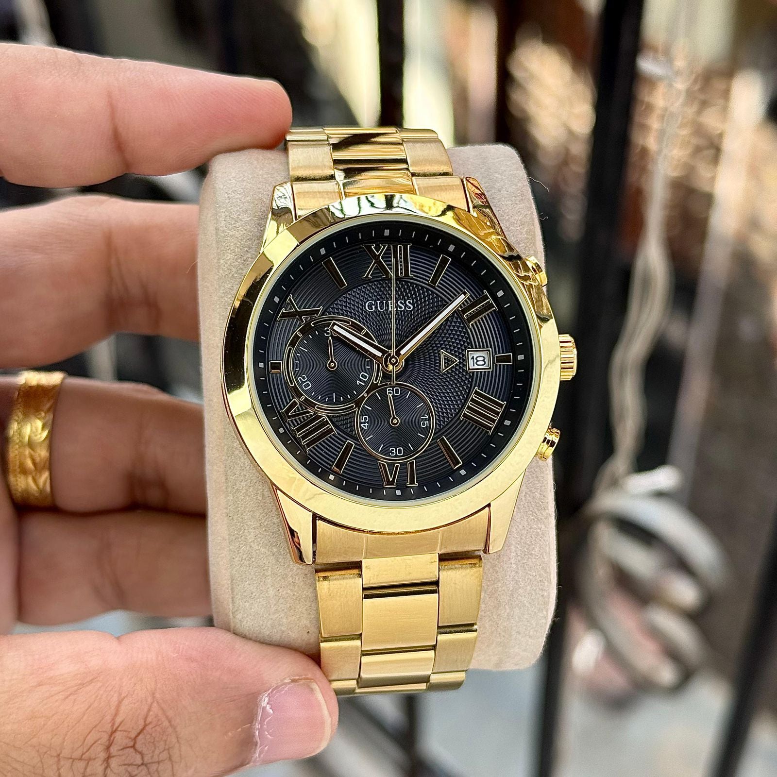 GUESS GUNMETAL CHRONOGRAPH – BOLD URBAN STATEMENT