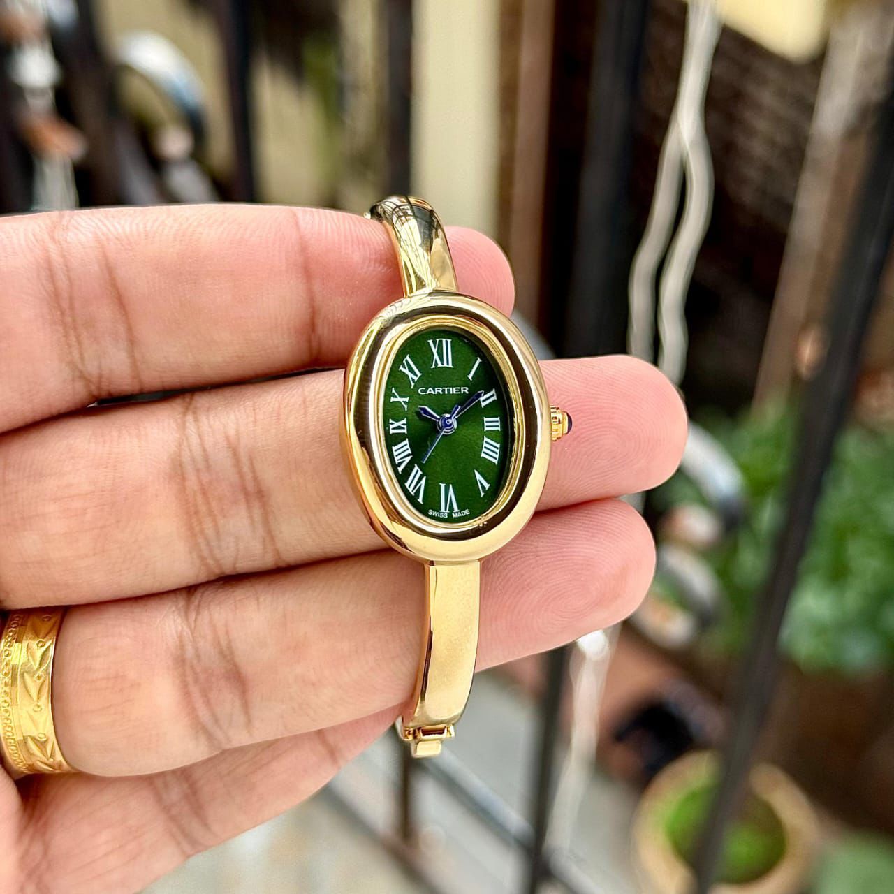 CARTIER BAIGNOIRE – TIMELESS OVAL ELEGANCE