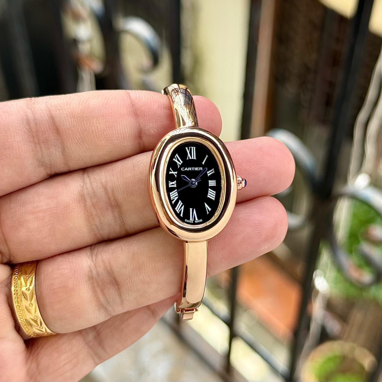 CARTIER BAIGNOIRE – TIMELESS OVAL ELEGANCE