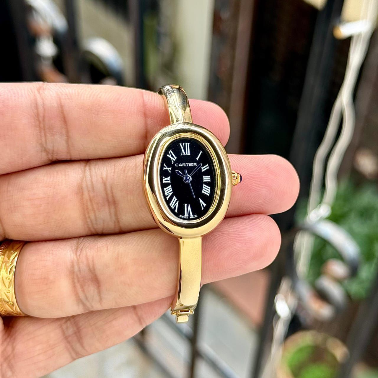 CARTIER BAIGNOIRE – TIMELESS OVAL ELEGANCE