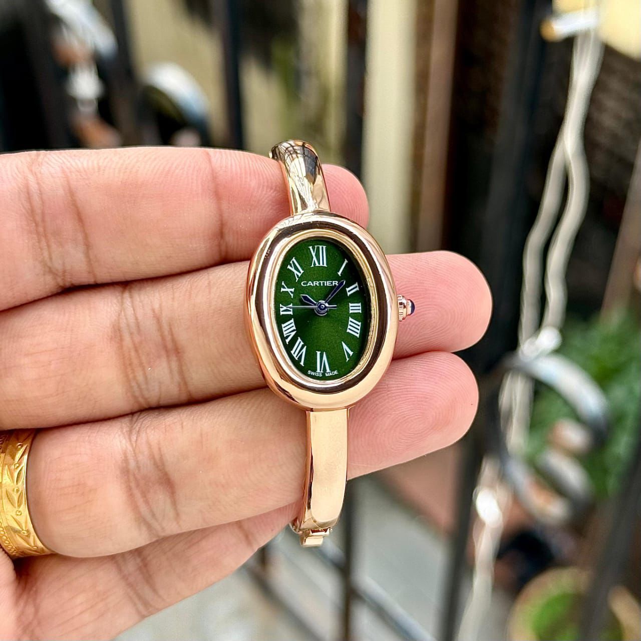 CARTIER BAIGNOIRE – TIMELESS OVAL ELEGANCE