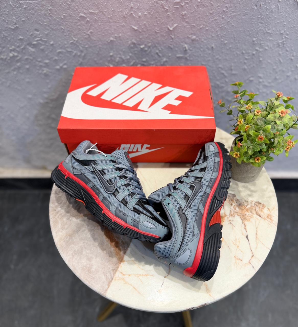 Nike P-6000 – Cool Grey / University Red / Anthracite
