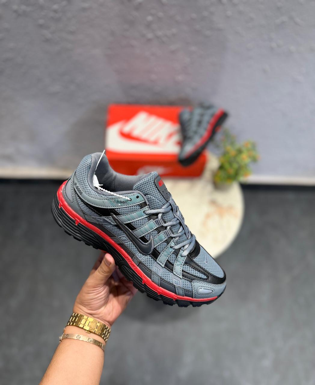Nike P-6000 – Cool Grey / University Red / Anthracite